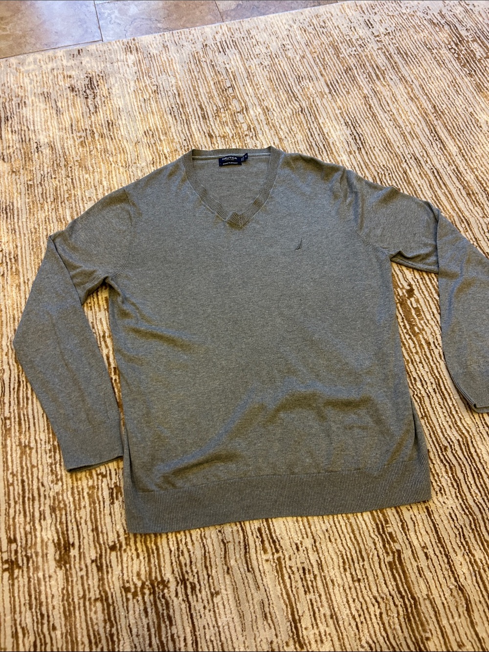 Nautica Men’s V-Neck Sweater in Heather Gray-Green